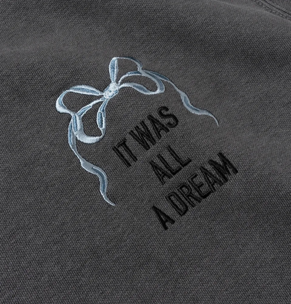 QUEEN CREWNECK SWEATSHIRT