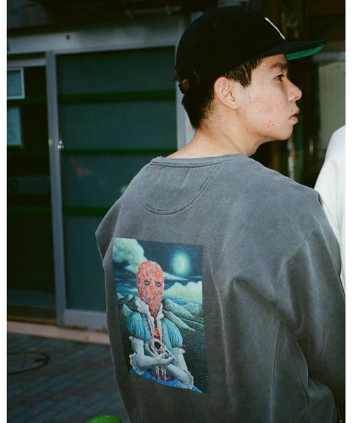 QUEEN CREWNECK SWEATSHIRT