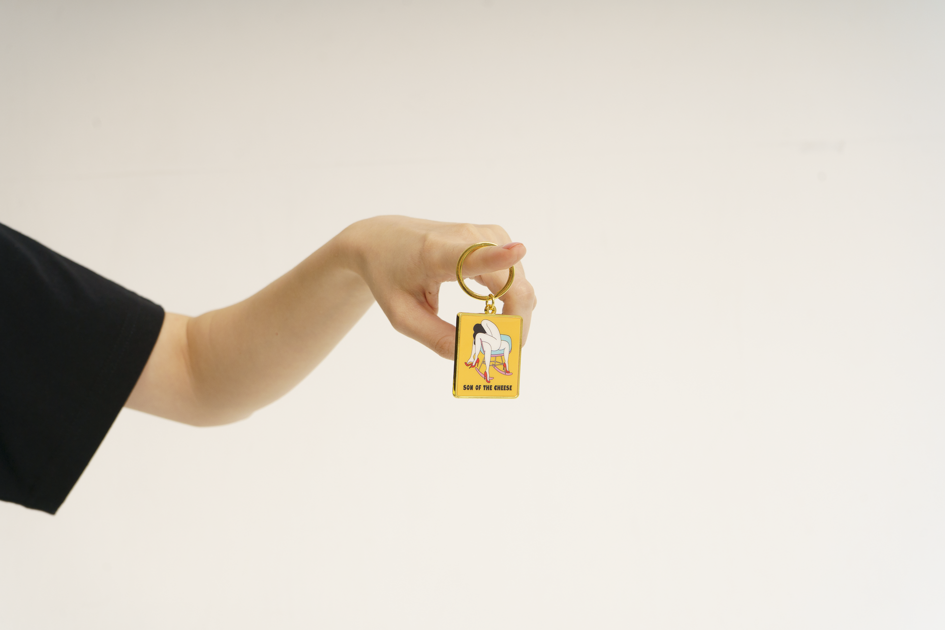 FUCCI KEY CHAIN 'LEAVE ME ALONE'